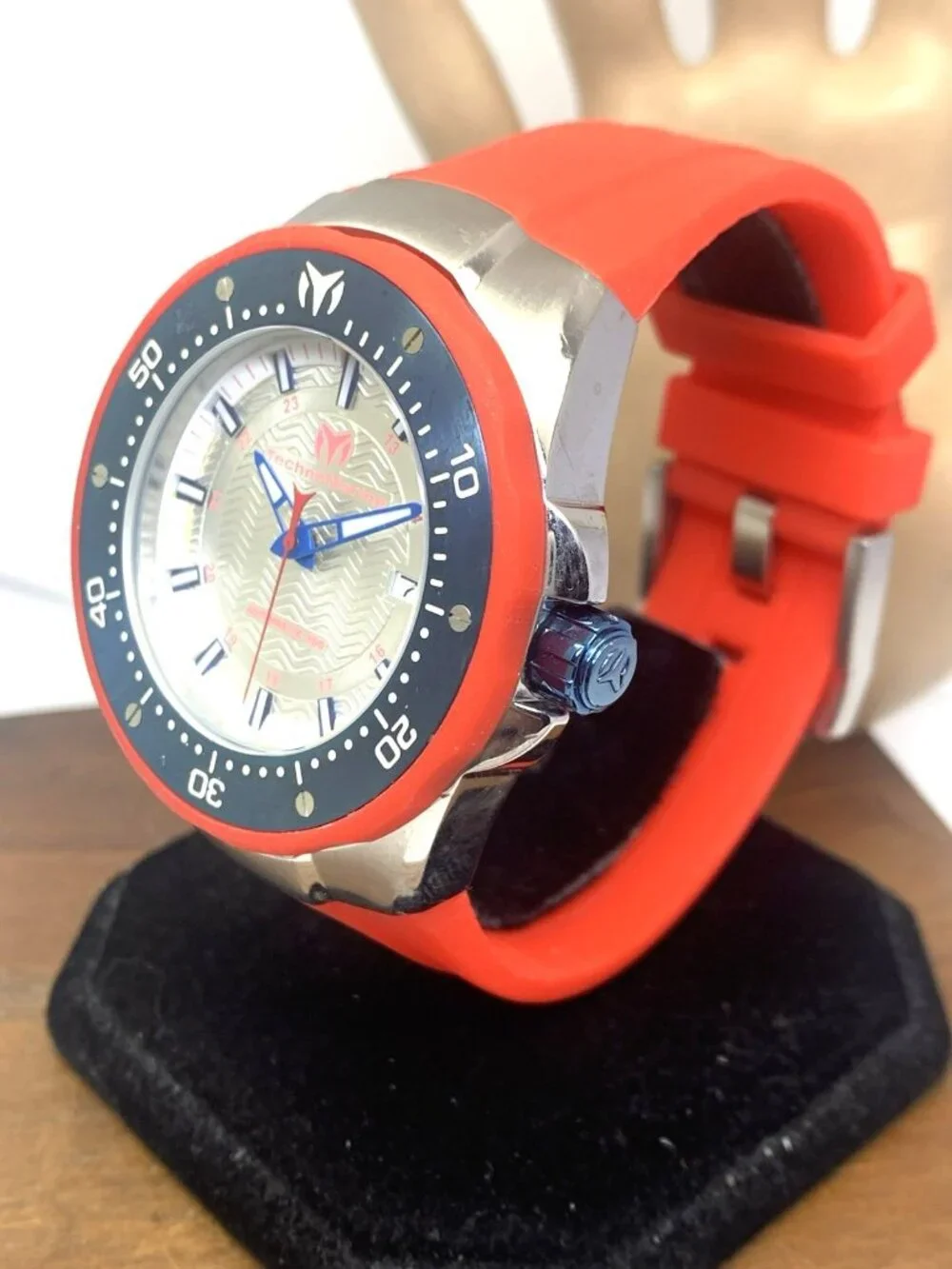 Technomarine Men's Watch TM-215090 Automatic Blue Bezel Red Rubber Strap 47mm